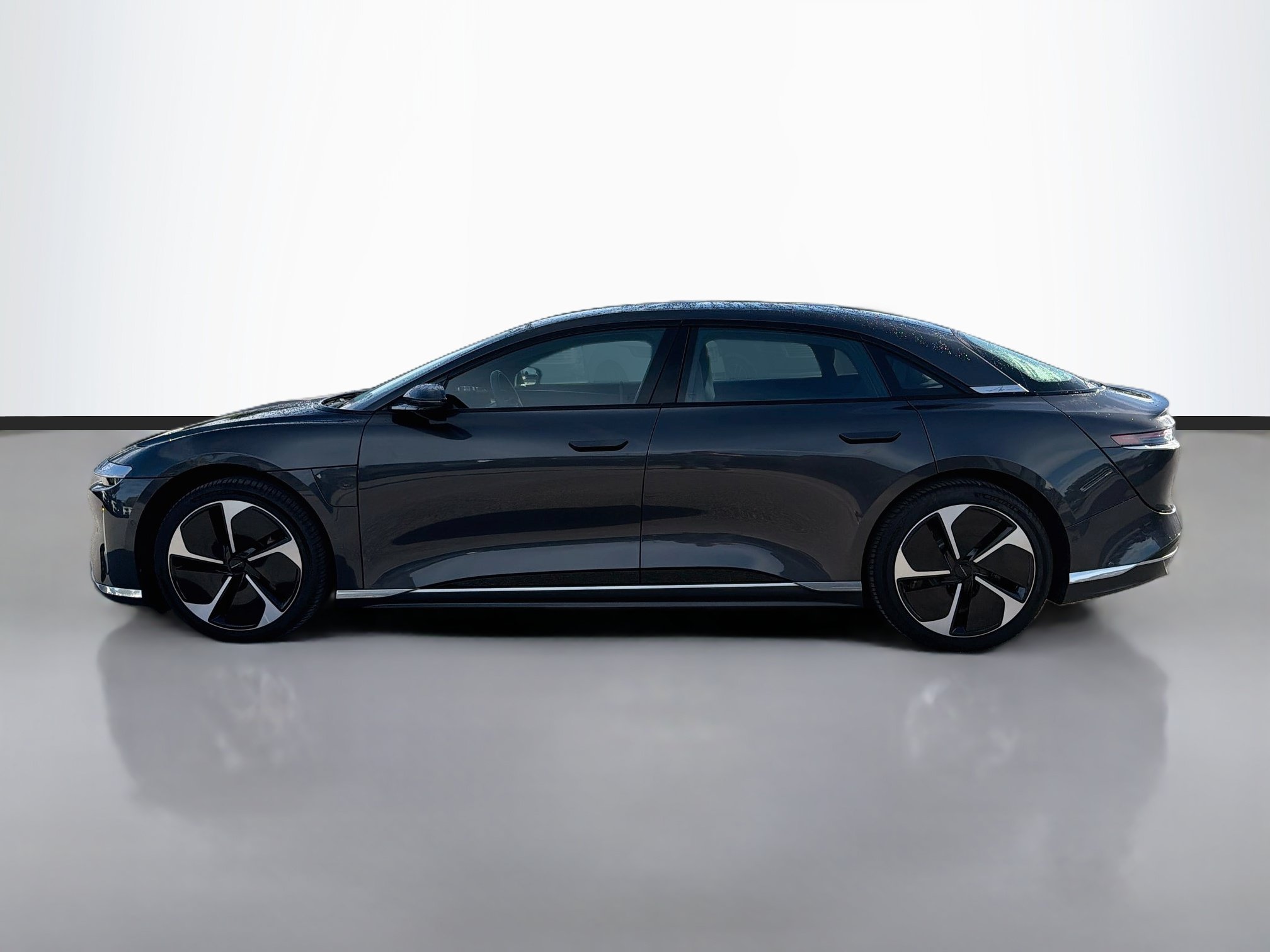 Used 2024 Lucid Air Touring AWD/4WD image 2