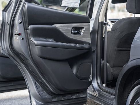 Used 2018 Nissan Murano SV image 34