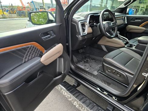 Used 2023 GMC Canyon Denali w/ Denali Black Edition AWD/4WD image 15