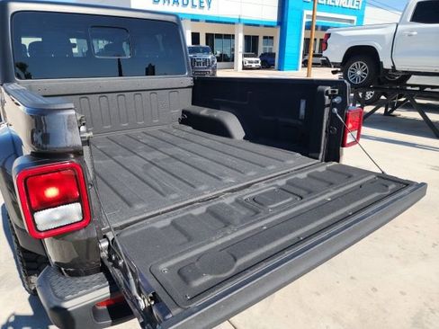 Used 2023 Jeep Gladiator Willys image 14