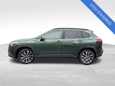 Used 2022 Toyota Corolla Cross XLE image 4