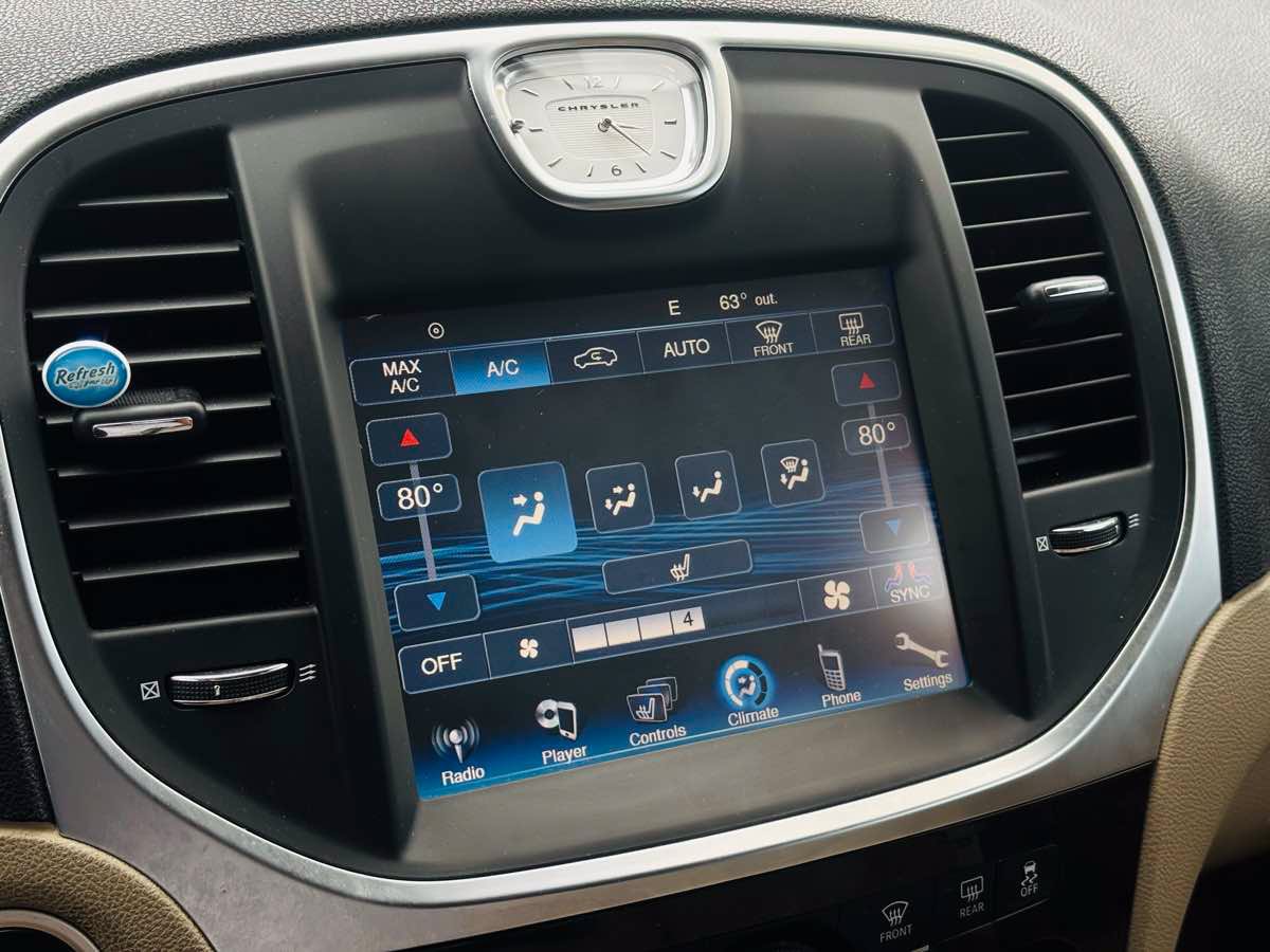 Used 2014 Chrysler 300 AWD image 62