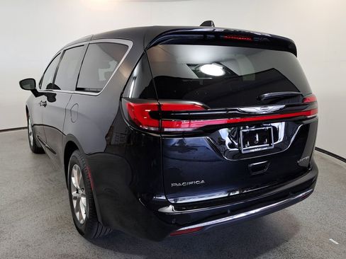 New 2026 Chrysler Pacifica Limited image 5