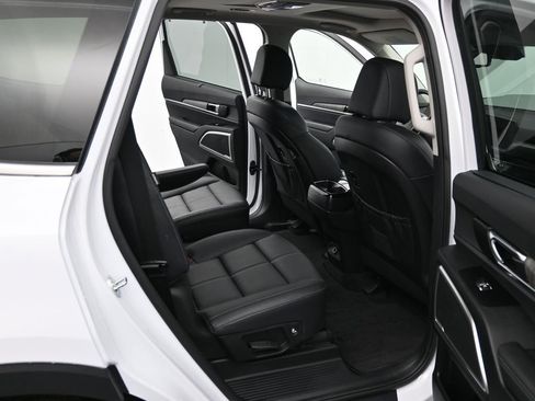 Used 2024 Kia Telluride EX w/ EX Captain's Chair Package image 12