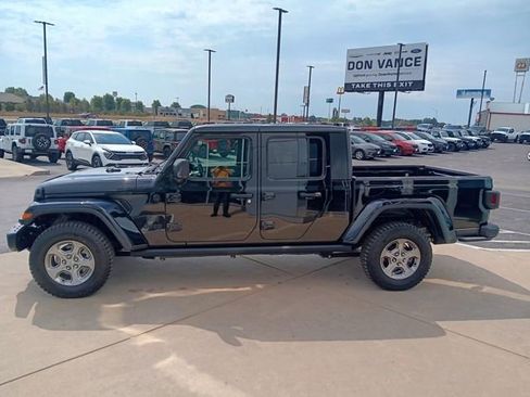 Used 2021 Jeep Gladiator Sport image 3