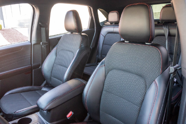 Used 2025 Ford Escape ST-Line AWD/4WD image 9
