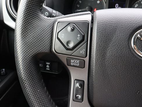 Used 2022 Toyota Tacoma TRD Off-Road image 30