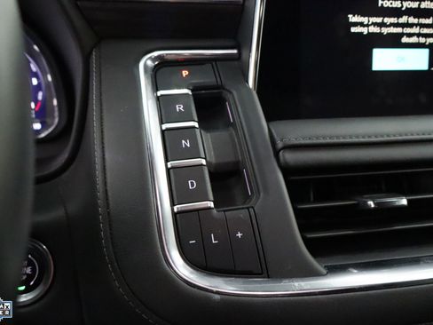 Used 2024 Chevrolet Suburban LT image 17