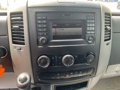 Used 2018 Mercedes-Benz Sprinter 2500 image 23