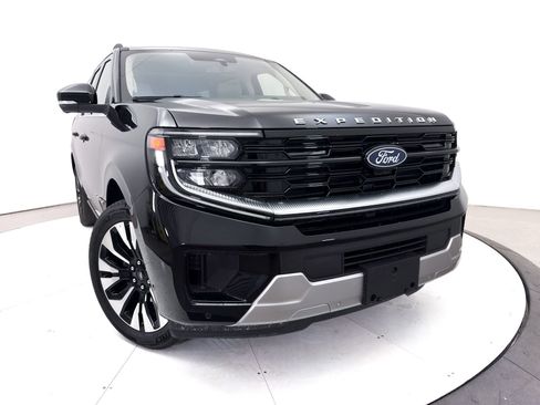 Used 2025 Ford Expedition Max Platinum w/ Driver's Package AWD/4WD image 8