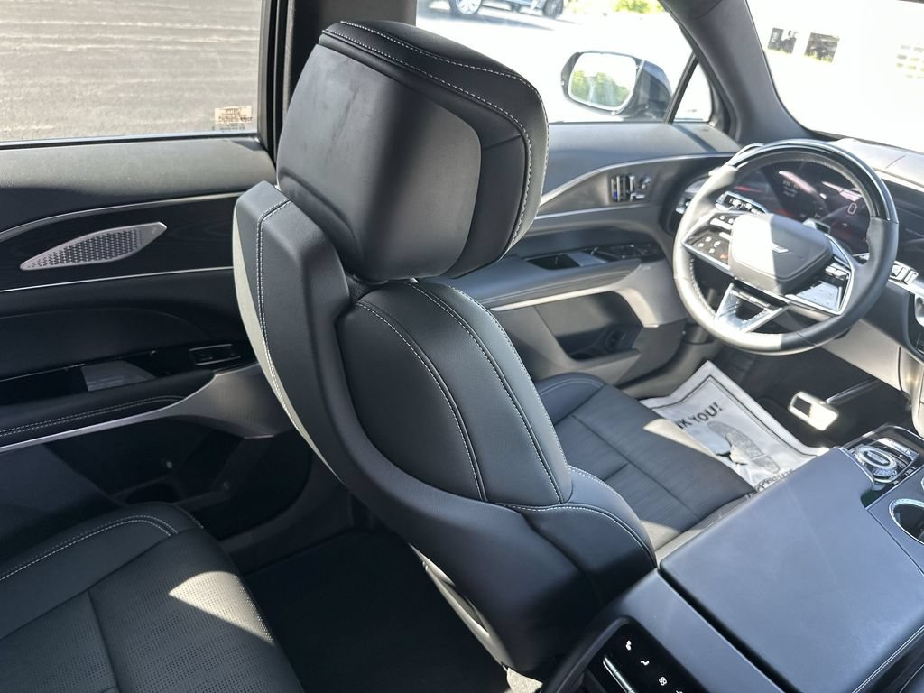 New 2026 Cadillac Lyriq V AWD/4WD image 17