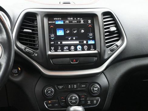 Used 2015 Jeep Cherokee Trailhawk w/ Comfort/Convenience Group AWD/4WD image 17