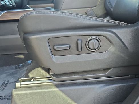 Used 2020 Chevrolet Silverado 1500 High Country w/ Technology Package image 32