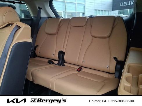 Used 2024 Kia Carnival EX FWD image 14