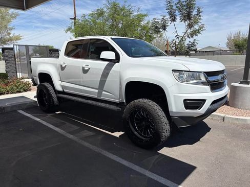 Used 2018 Chevrolet Colorado LT RWD image 2