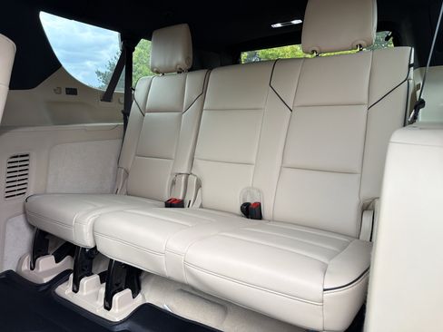 Used 2023 Cadillac Escalade ESV Premium Luxury AWD/4WD image 9