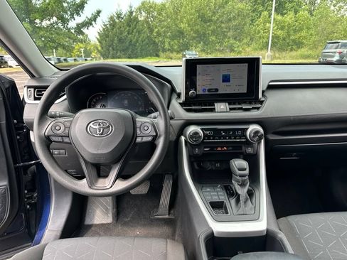 Used 2025 Toyota RAV4 XLE AWD/4WD image 40