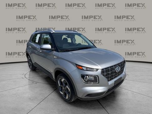 Used 2025 Hyundai Venue SEL FWD image 7