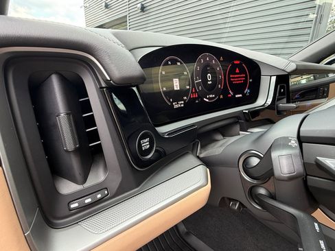 Certified 2024 Porsche Cayenne AWD/4WD image 23