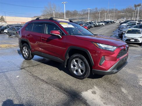 Used 2024 Toyota RAV4 XLE w/ Convenience Package image 6