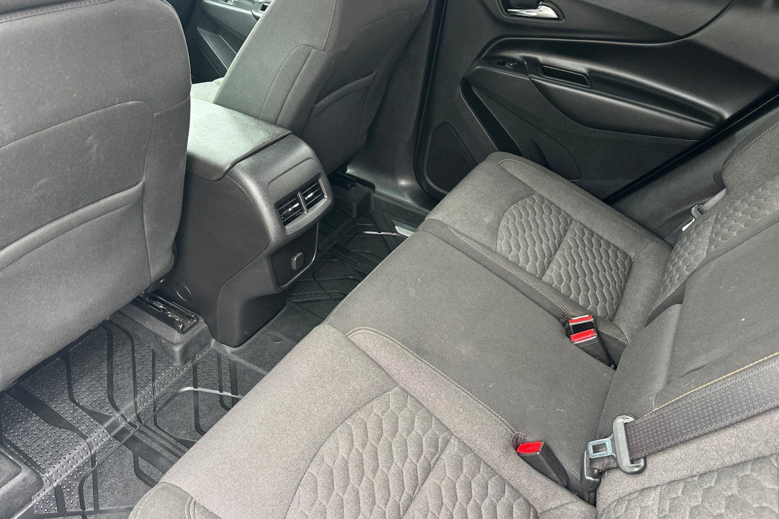 Used 2018 Chevrolet Equinox LT FWD image 13