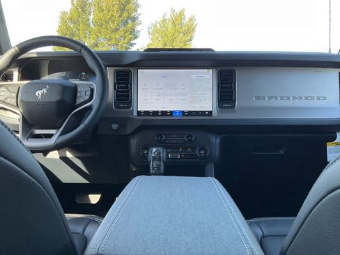 New 2025 Ford Bronco Outer Banks w/ Sasquatch Package image 39