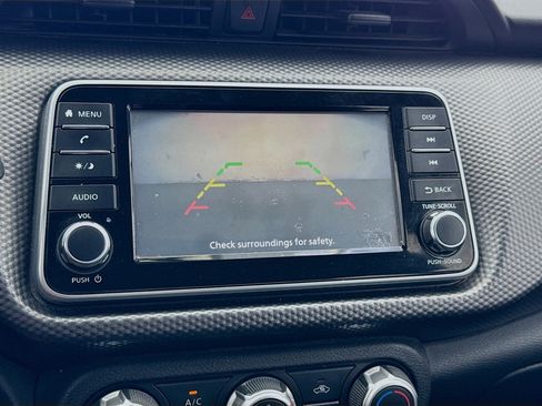 Used 2019 Nissan Kicks S FWD image 10