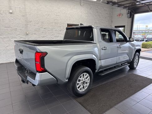 Certified 2024 Toyota Tacoma SR5 AWD/4WD image 8