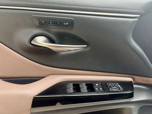 Used 2023 Lexus ES 350 w/ Premium Package FWD image 15