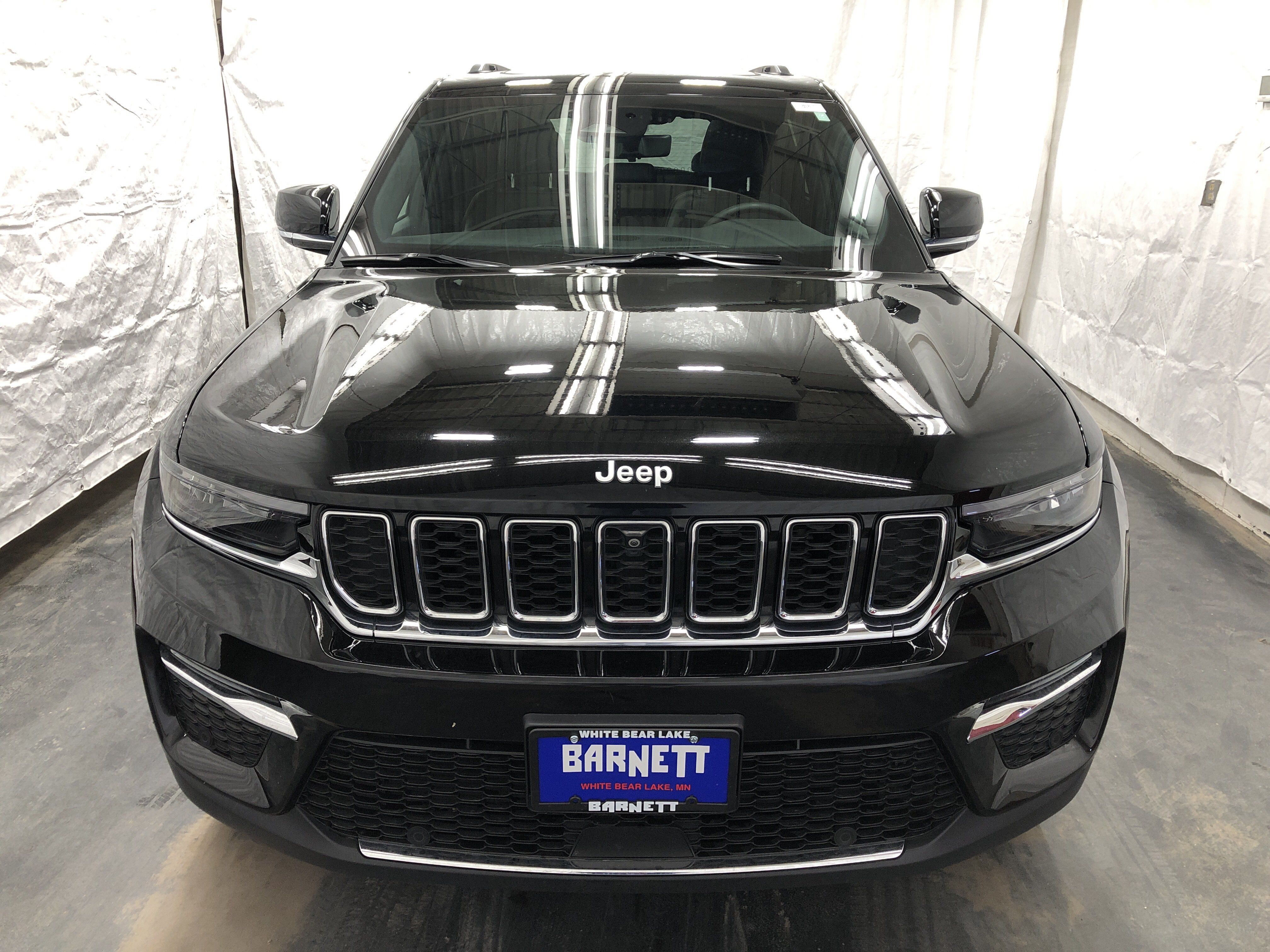 Certified 2025 Jeep Grand Cherokee Limited w/ Luxury Tech Group II AWD/4WD image 7