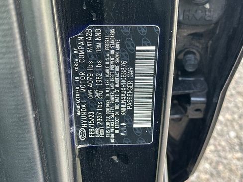 Used 2023 Hyundai Elantra Limited image 28