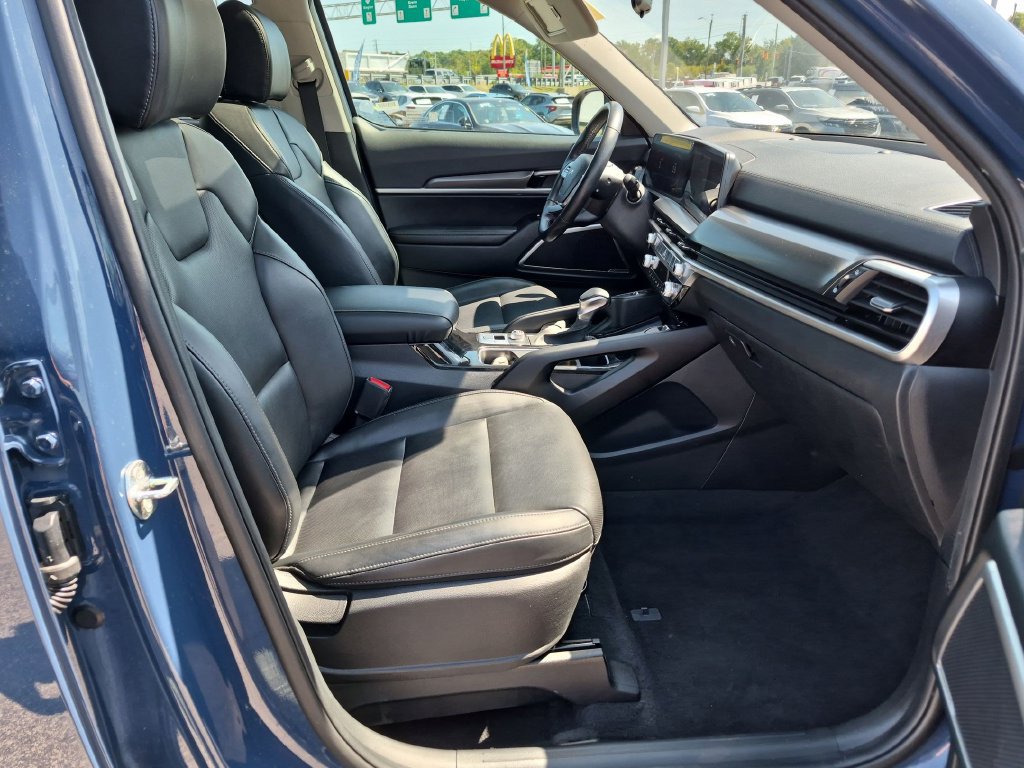 Used 2025 Kia Telluride S FWD image 38