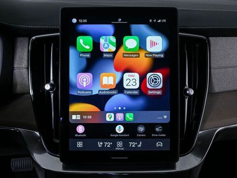 Certified 2025 Volvo XC90 T8 Plus AWD/4WD image 17
