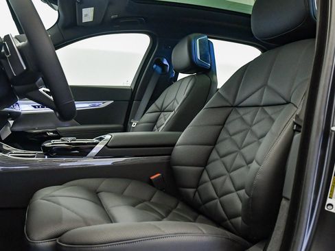 New 2026 BMW 740i w/ Premium Package image 22