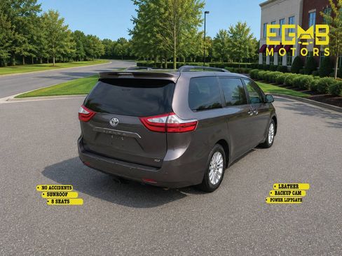 Used 2015 Toyota Sienna XLE w/ XLE Navigation Package FWD image 6