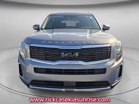 Used 2022 Kia Telluride EX w/ EX Premium Package image 3