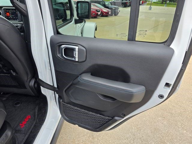 Used 2023 Jeep Wrangler Unlimited Rubicon 4xe w/ Cold Weather Group AWD/4WD image 18