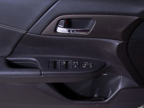 Used 2017 Honda Accord Sport image 17