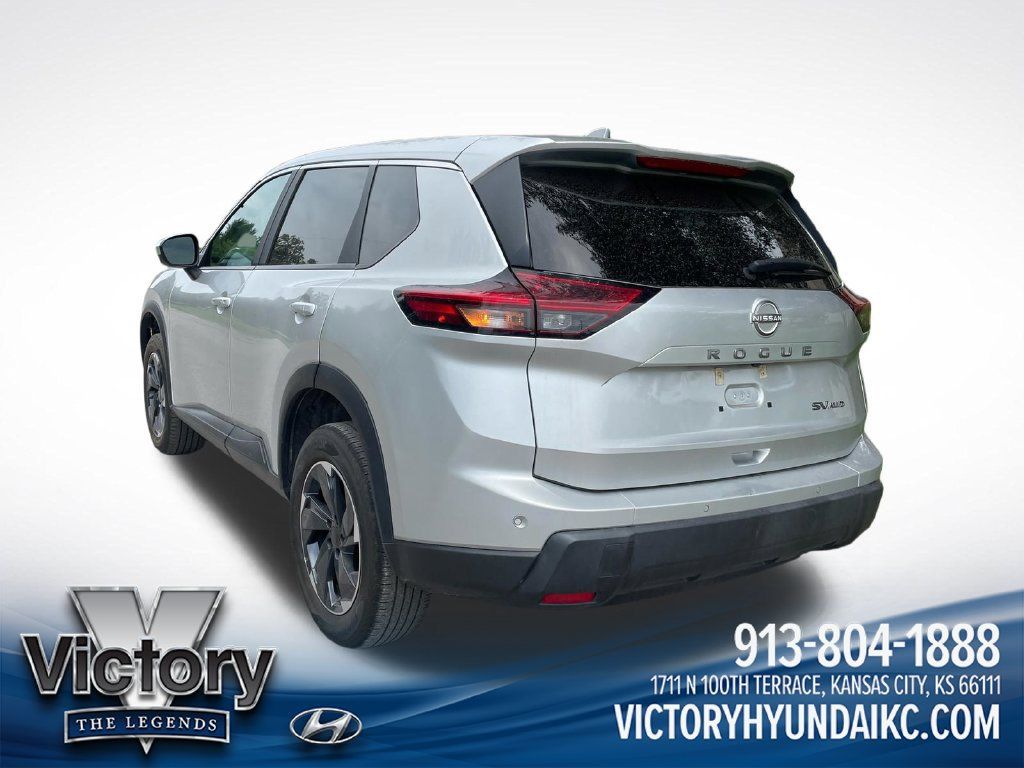 Used 2024 Nissan Rogue SV AWD/4WD image 3