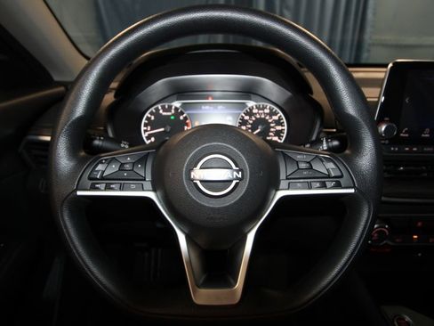 Used 2025 Nissan Altima 2.5 SV image 10