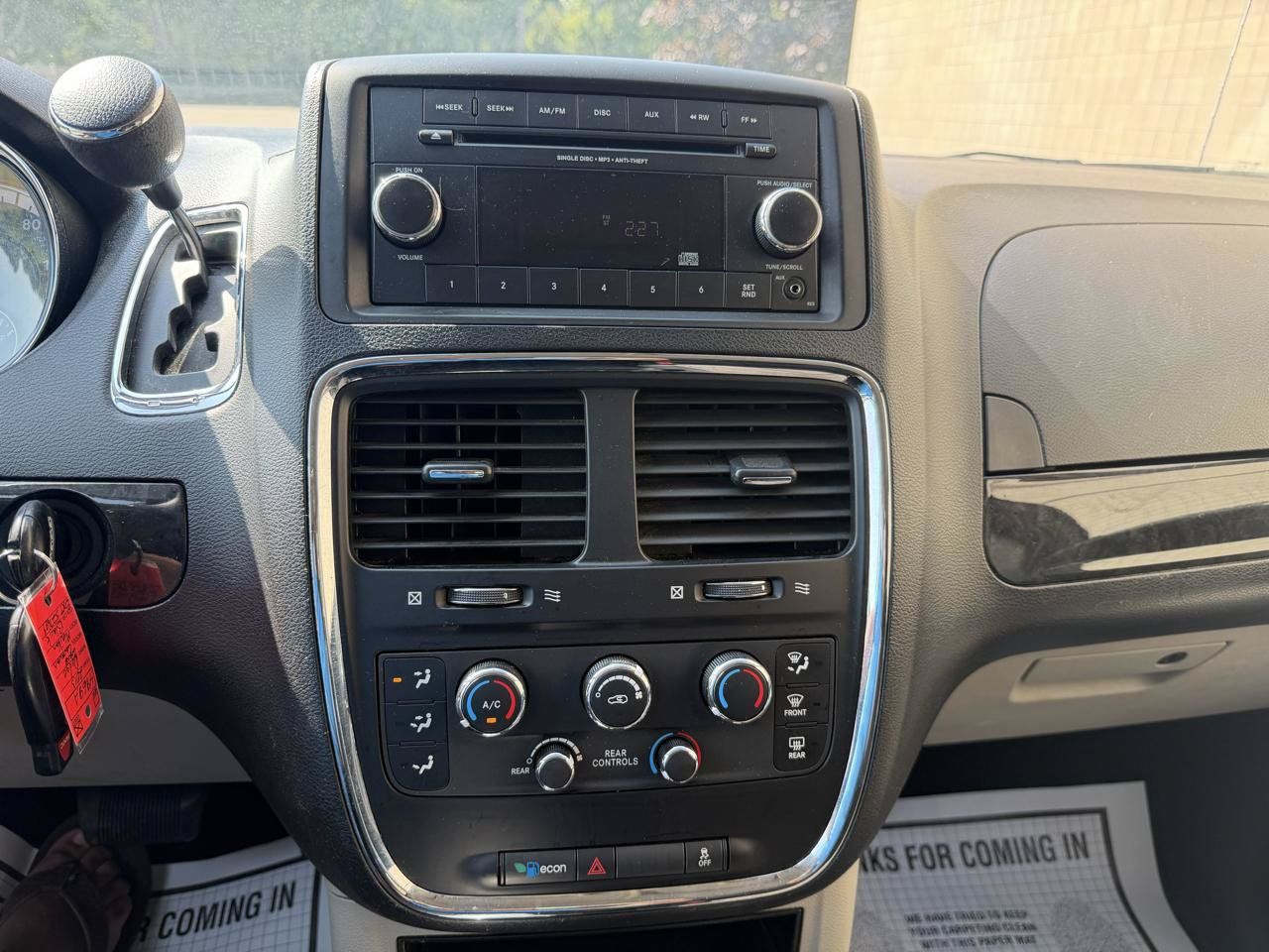 Used 2013 Dodge Grand Caravan SXT FWD image 22
