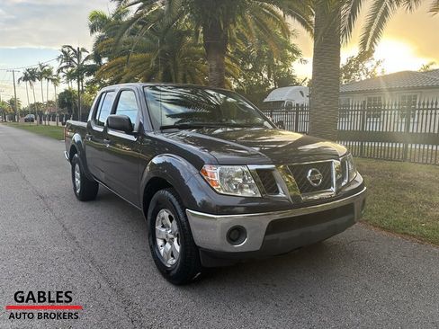 Used 2010 Nissan Frontier SE image 3