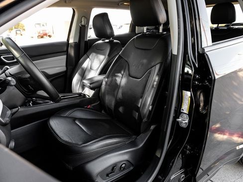 Used 2022 Jeep Compass Limited w/ Elite Group image 8