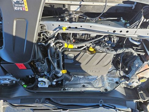 Used 2025 Chevrolet Trax LT w/ LT Convenience Package image 23