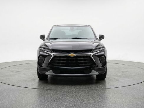 Used 2025 Chevrolet Blazer LT FWD image 2