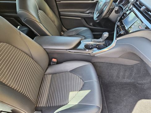Used 2020 Toyota Camry SE w/ Convenience Package FWD image 12