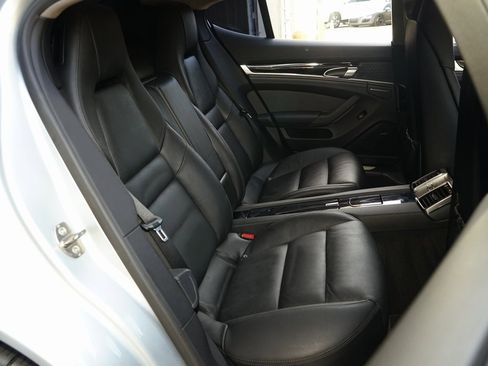 Used 2014 Porsche Panamera S image 19