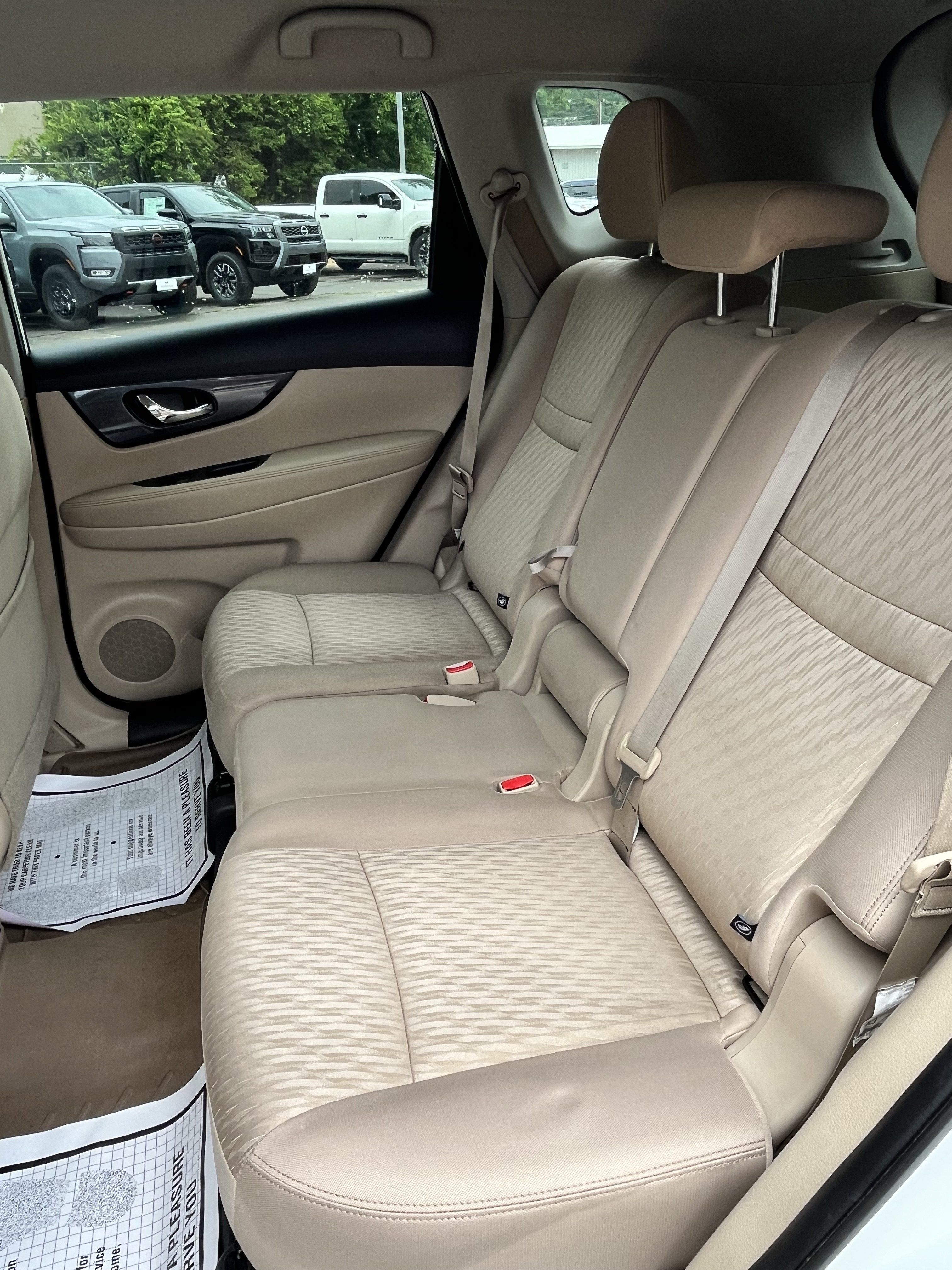 Used 2019 Nissan Rogue SV AWD/4WD image 16