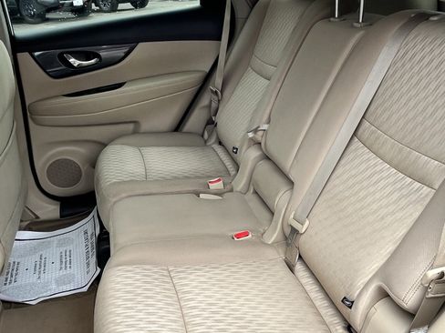 Used 2019 Nissan Rogue SV AWD/4WD image 16