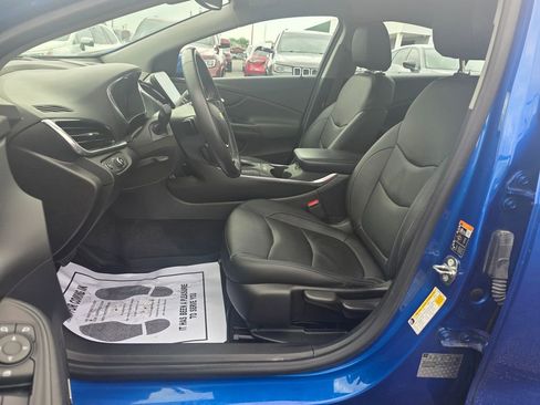 Used 2018 Chevrolet Volt Premier w/ Driver Confidence Package FWD image 9